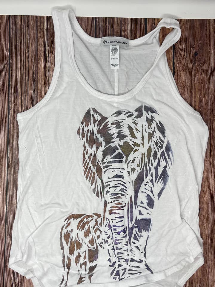 Débardeur fluide pour femmes peint à la main Mama Elephant pour la vente par Third Wolf Designs