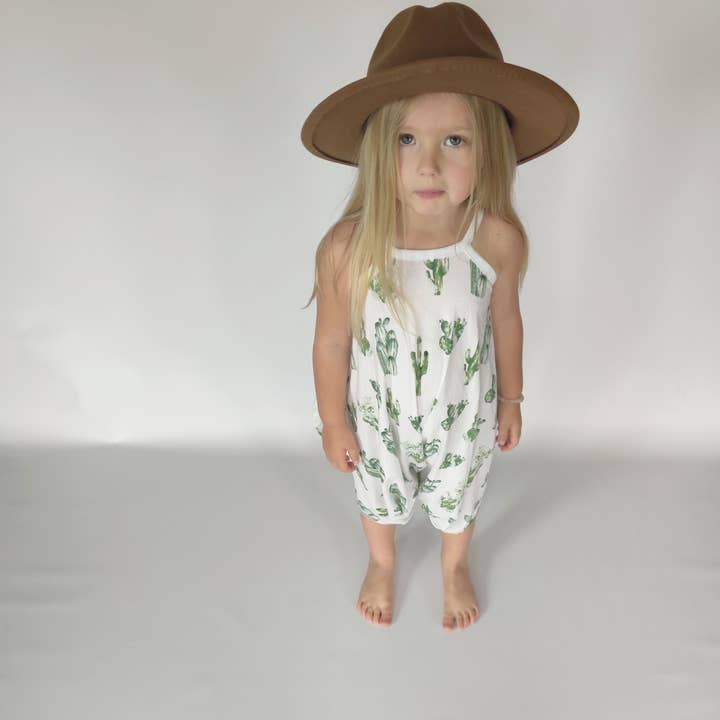 Combishort Boho - Cactus d'olive et d'ivoire pour la vente par Handpicked by Ruby