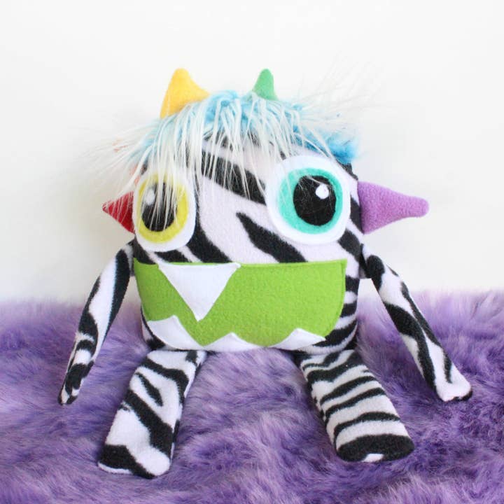 Lot de monstres en peluche de taille moyenne pour la vente par Lu & Ed