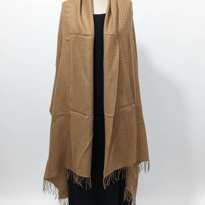 Kæmpe Baby Alpaka Sjal-Karamel for engroshandel hos Lanart Alpaca