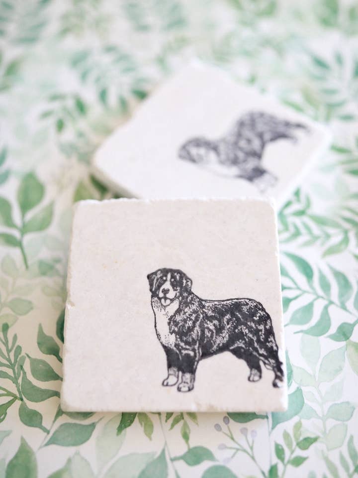 Dessous de verre en marbre pour chien bernois pour la vente par Lace, Grace & Peonies Marble Coasters