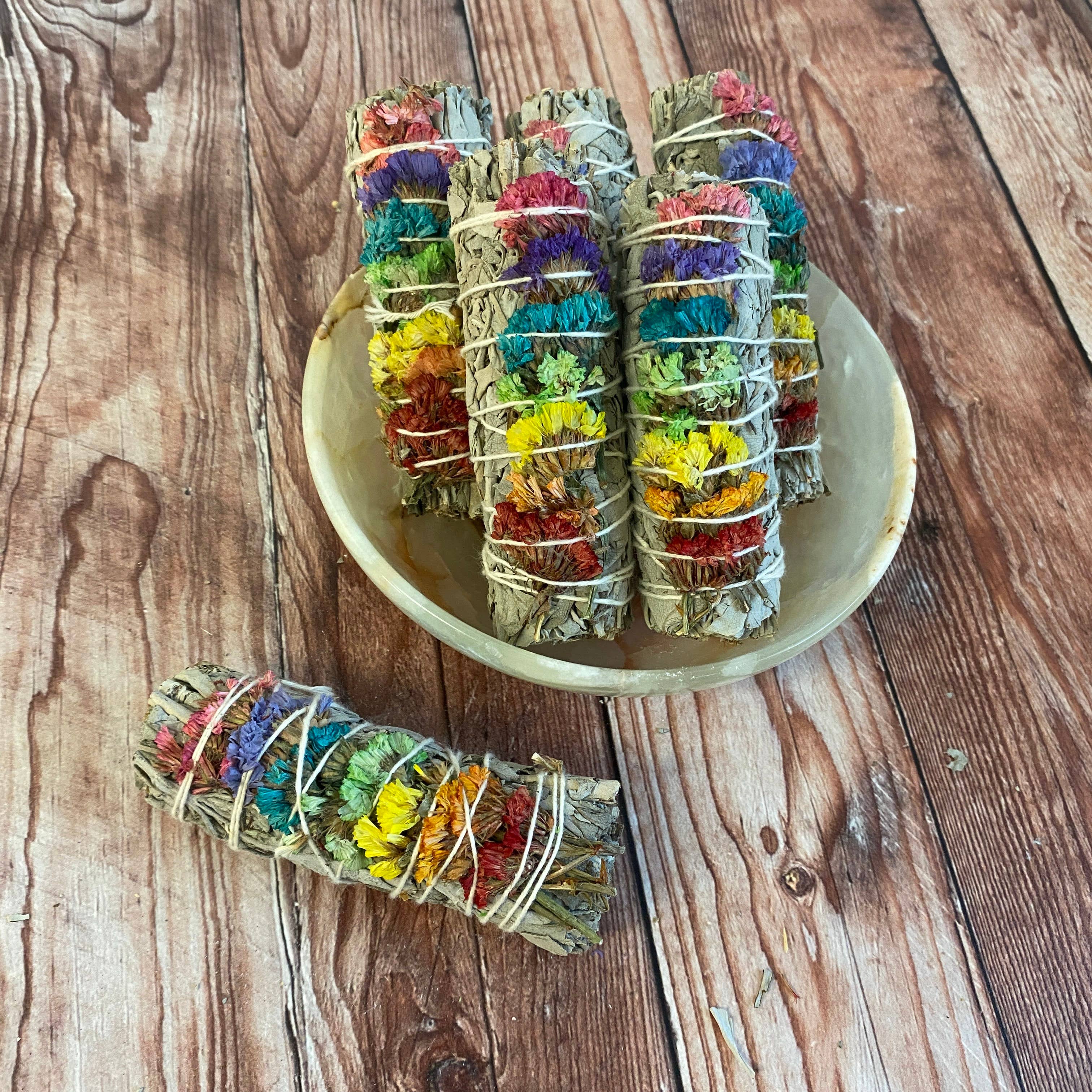 Oakwind Hollow - Wholesale Smudge Stick - Rainbow Chakra Sinuata Statice Floral Smudge Stick3