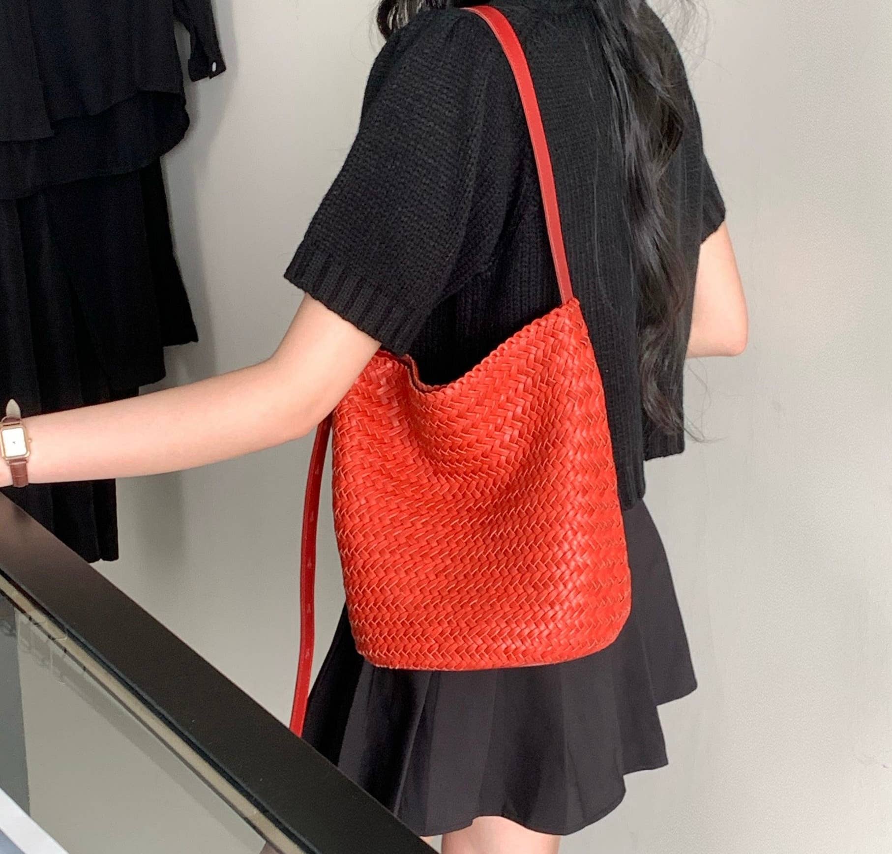 Sook Stainable - Vendita all'ingrosso Tracolla - Donna - Borsa a tracolla intrecciata a secchiello in pelle17