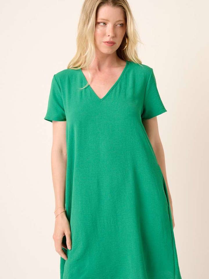 ROBE DROITE À MANCHES COURTES ET COL EN V AIRFLOW pour la vente par mittoshop