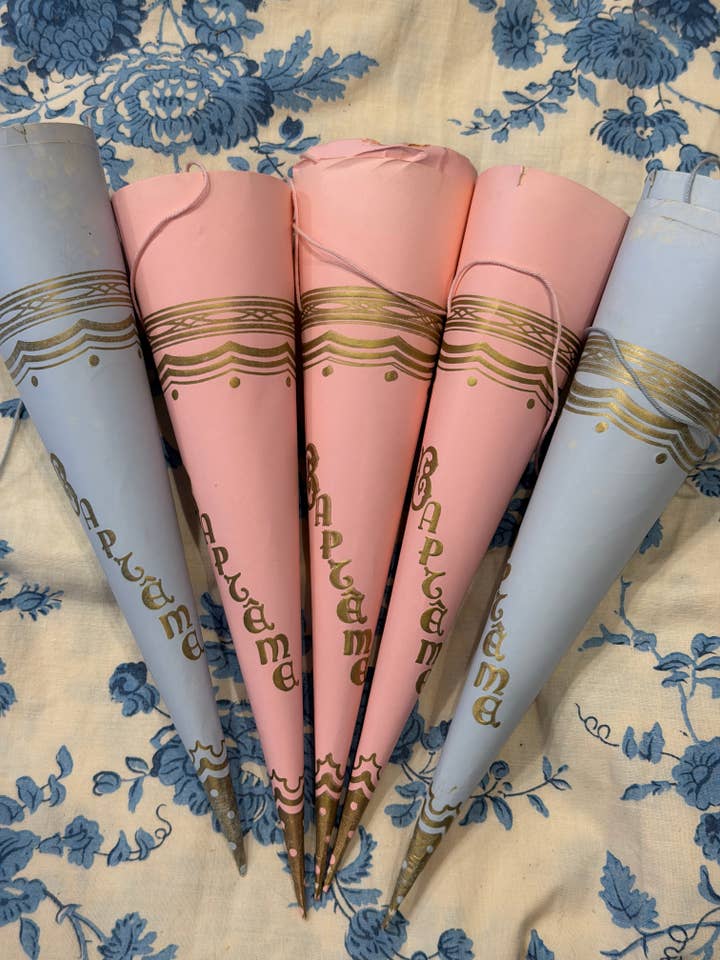 Vintage franska dopgåvokoner för wholesale av Monahan Papers