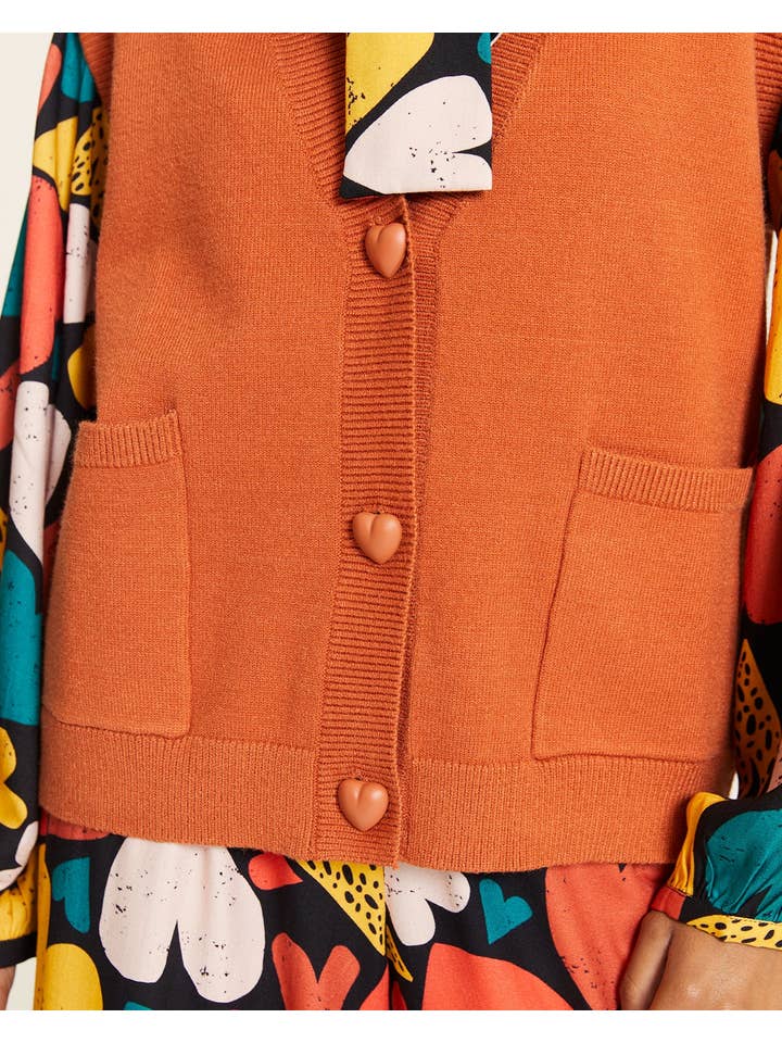 Pepaloves - Wholesale Outerwear Vest - Women's - CHALECO DE PUNTO CON BOTONES DE CORAZON TOFFE2