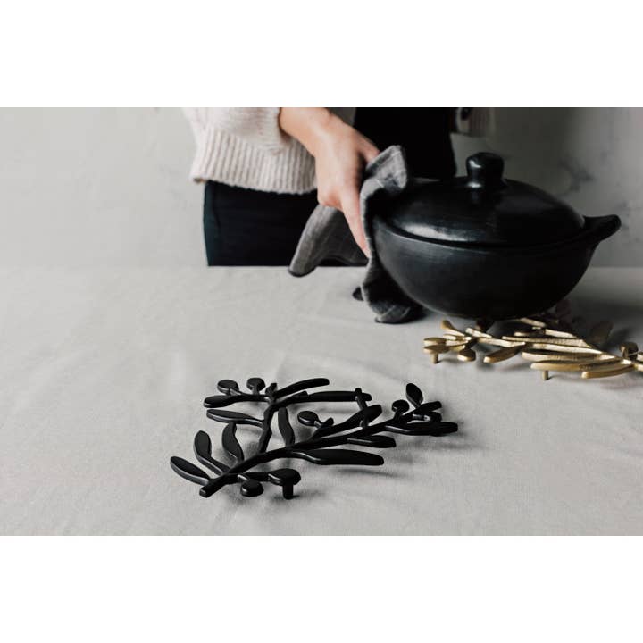 Danica Heirloom - Wholesale Trivet - Matte Black Metal Trivet1
