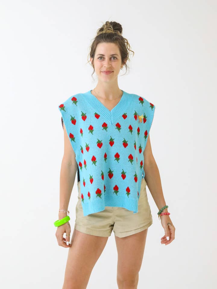 Gilet Strawberry Knit pour la vente par BeAlice