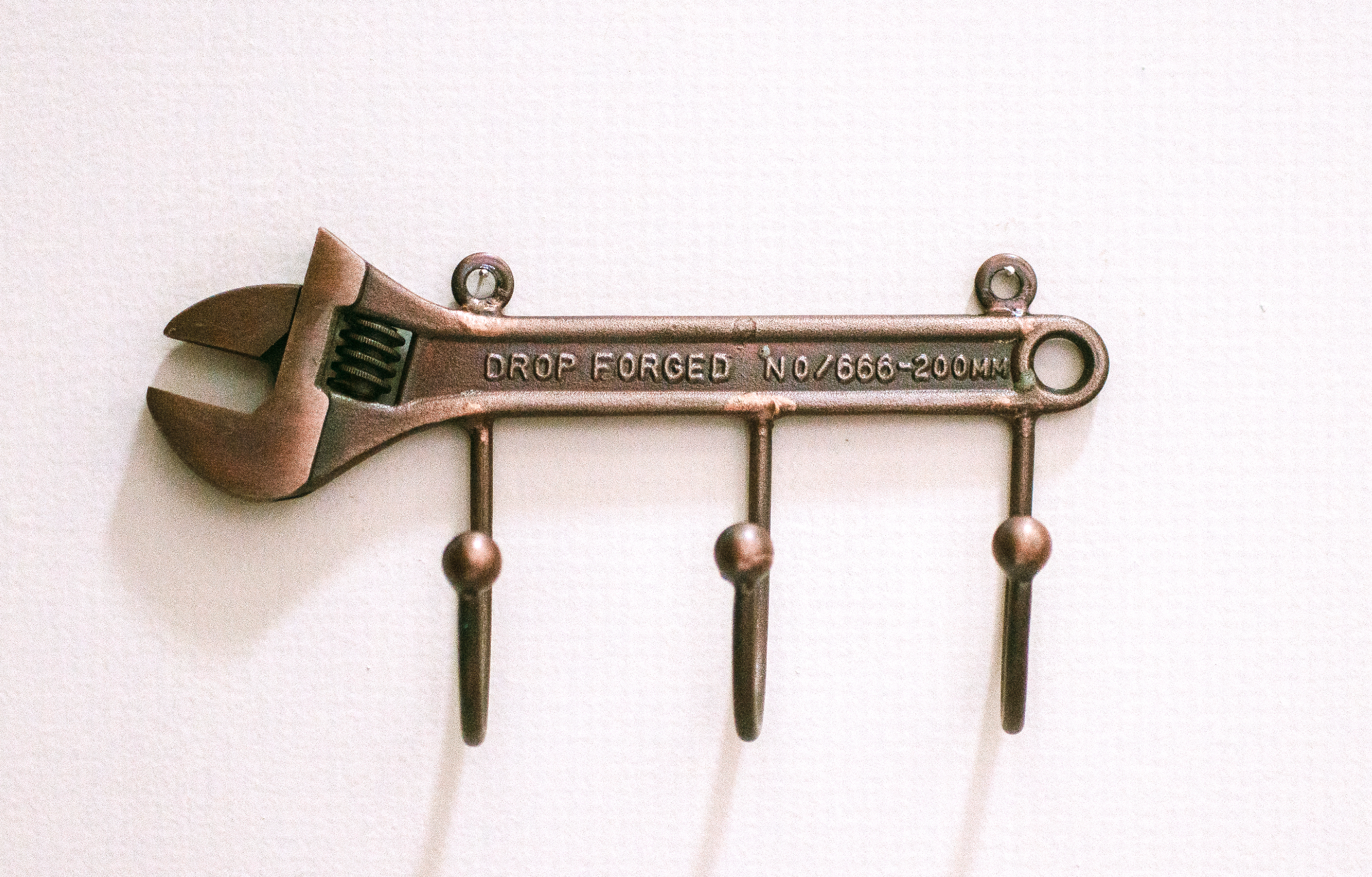 Mira Fair Trade - Vente Crochets muraux - Crochets à clés fabriqués à partir de clés à molette - 2 tailles1