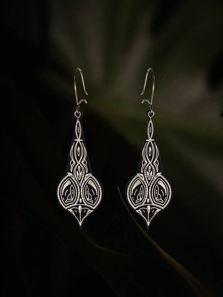 Pendientes damascenos hechos a mano con plata para venta al por mayor de Togashi Damasquinos