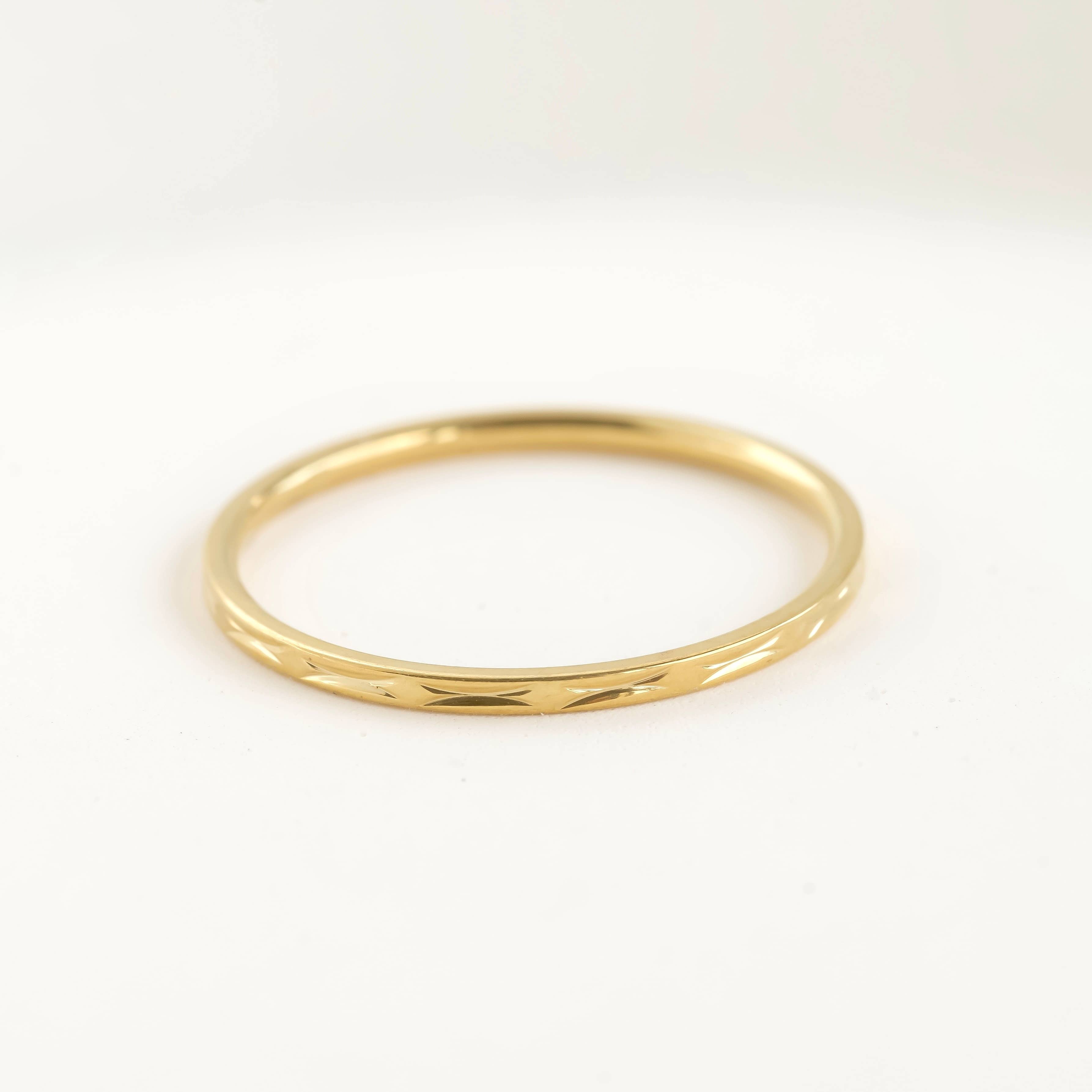 Blueyejewelry - Venta al por mayor Anillo de banda/apilable - Anillos delicados de oro 18k resistentes al agua y apilables5