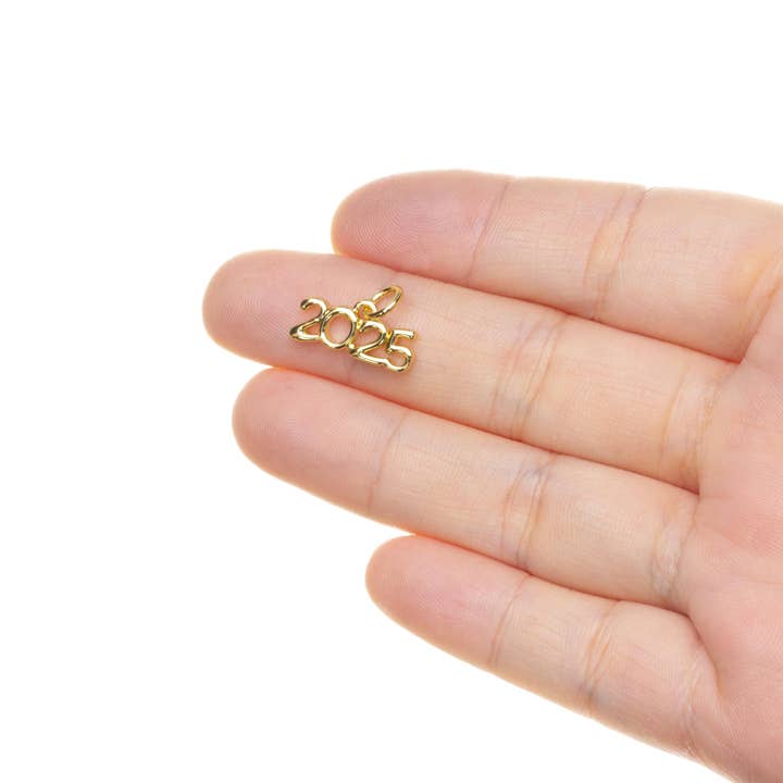 Jewel Pledge - Wholesale Individual Charm/Pendant - 2025 Graduation Charm for Necklace Gold/Silver CPG-CPS23162