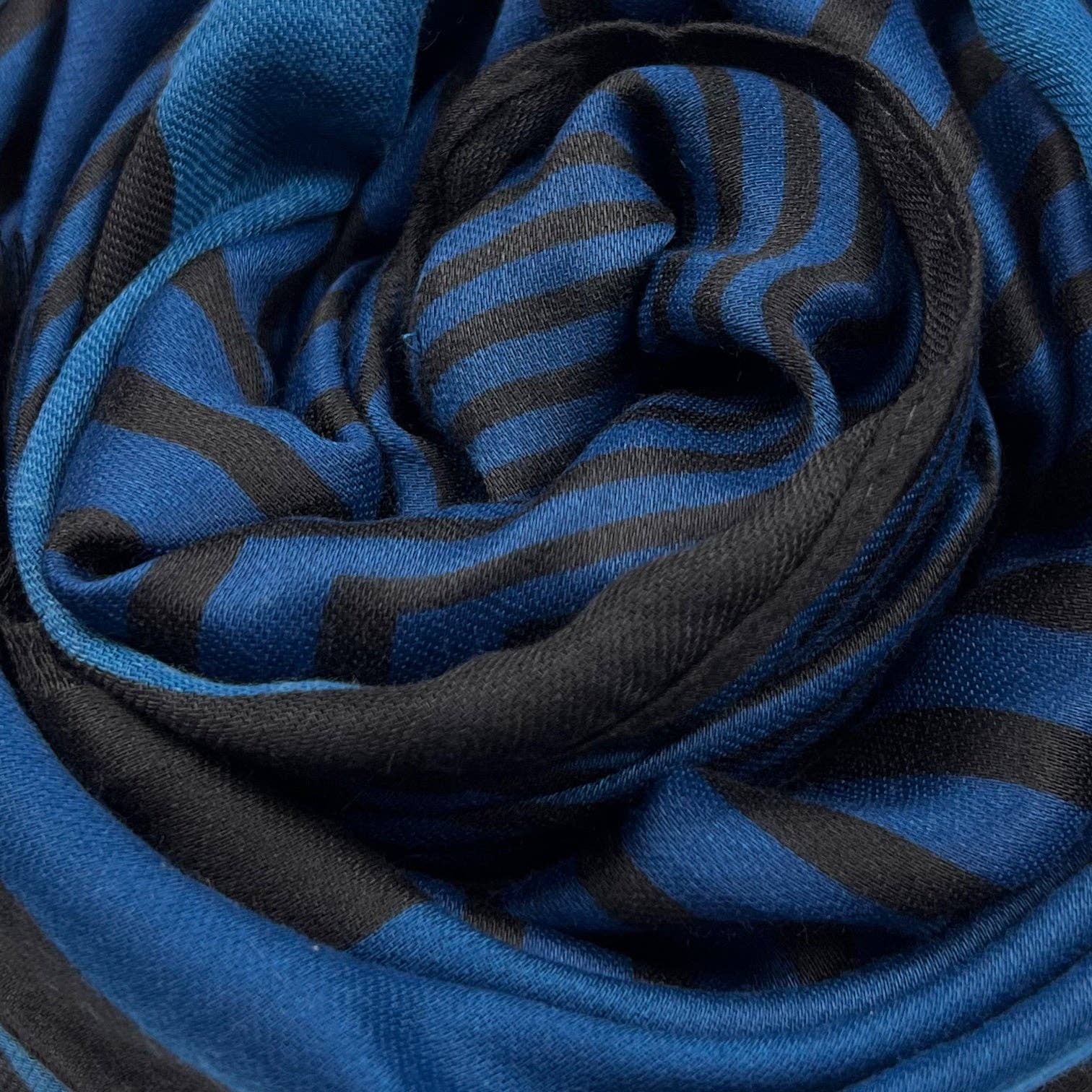 Lili Scarves (US Duty Free) - Wholesale Sjaal - Dames - Lichtgewicht sjaal met groot doornmotief16