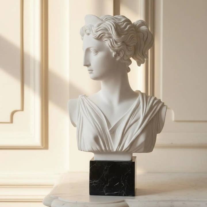 Sculpture Buste d'Artémis cm 32 (12,6 in) poudre d'albâtre pour la vente par ArteSacraCaravaggio