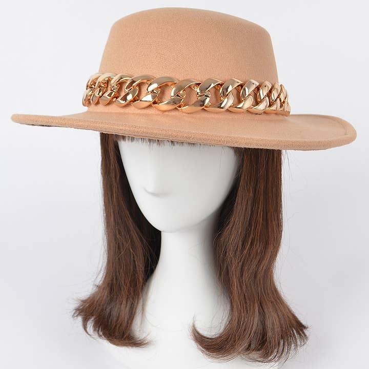 Bonnet en fausse laine avec chaîne surdimensionnée. pour la vente par 3AM BY H&D ACCESSORIES