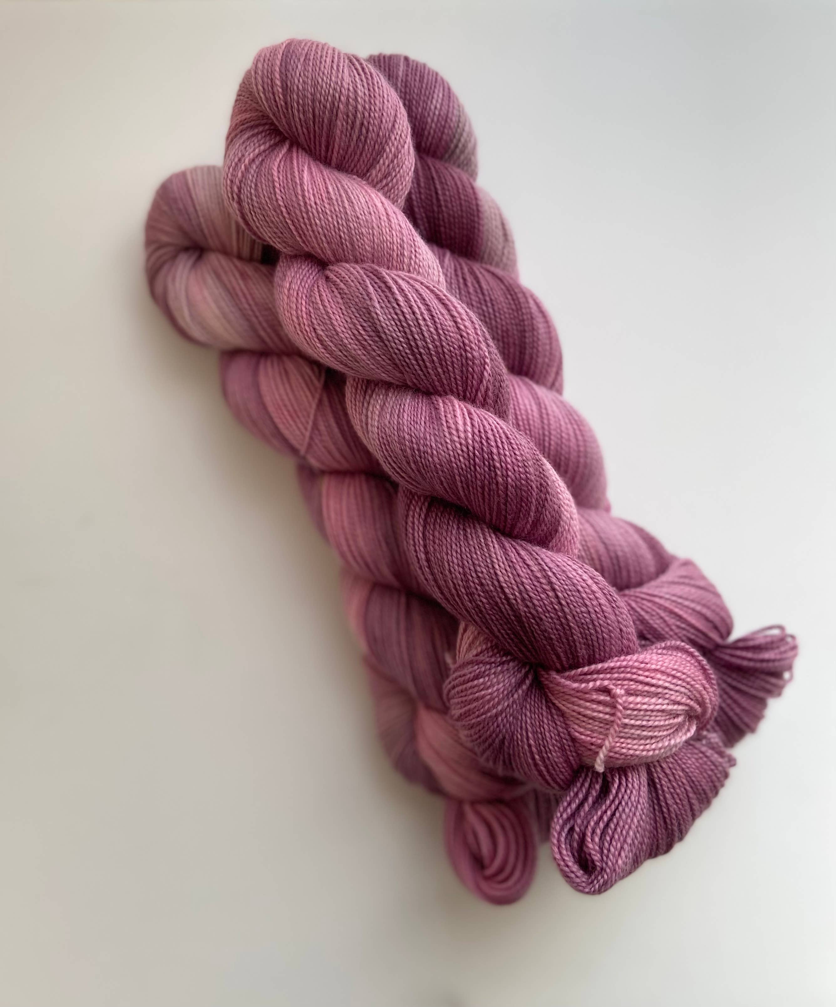 CMS Supply Co - Vente Fils à tricoter - Couleur Sweater Weather - Fil teint à la main - Plusieurs bases2