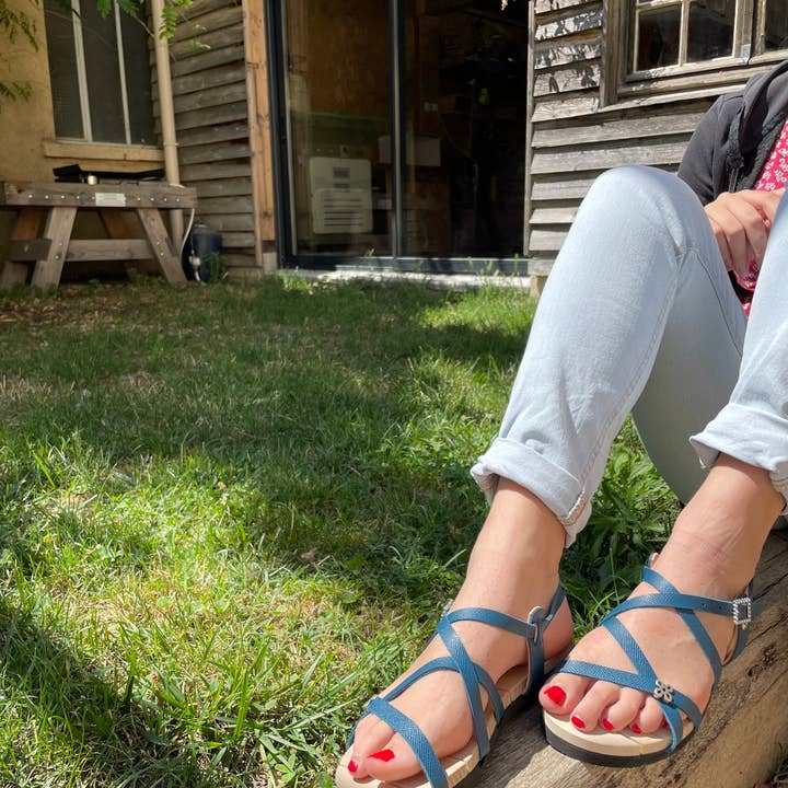 Sandalia fresca y elegante, sensación descalzo, 100% ajustable para venta al por mayor de CaresseBois