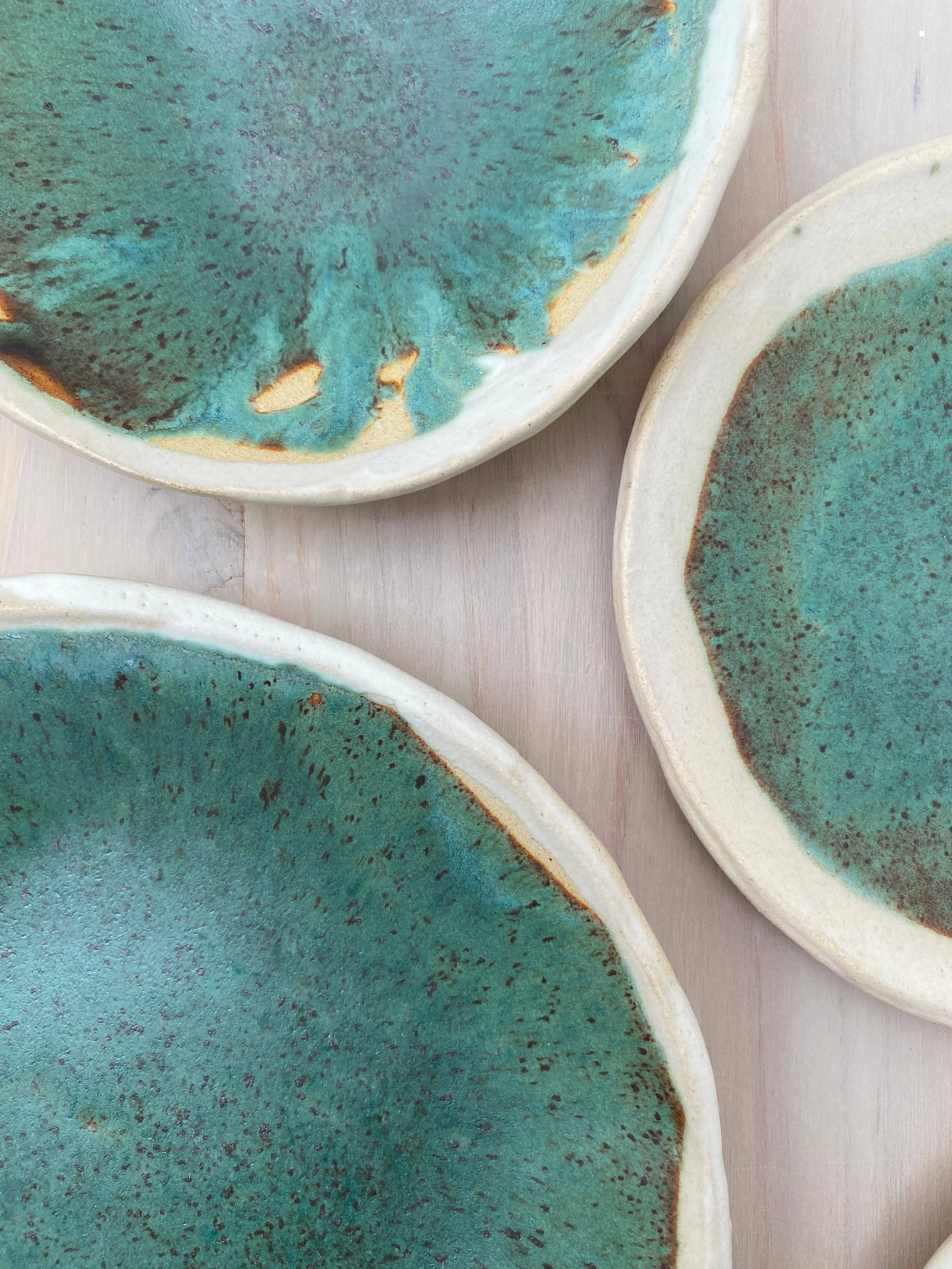 mynt ceramics - Vente Assiette - Assiette en grès faite main, émaillée en vert genévrier5