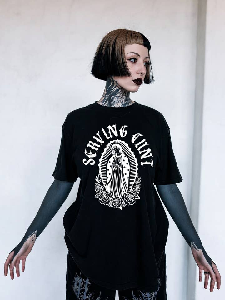 Maglietta Unisex Alternativa Gotica Madonna Vergine Provocante per la vendita all'ingrosso da parte di Wickedly Divine Shop