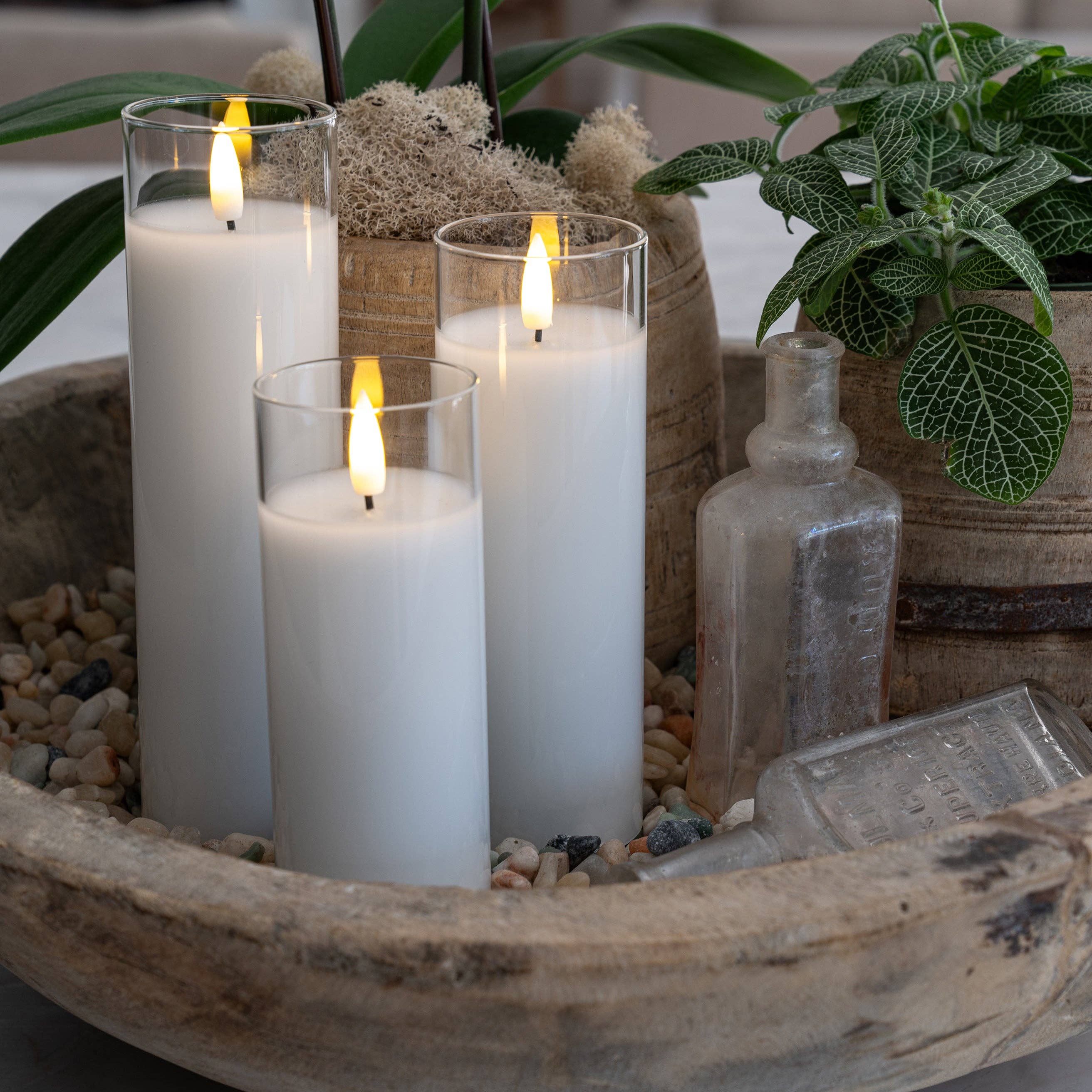 Sandstone & Sage – Großhandel Flammenlose Kerze – Weißes, flammenloses LED-Glaskerzenset (3er-Set) - mit Fernbedienung und Timer3