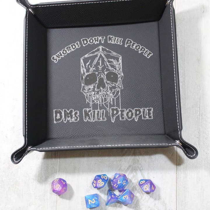 DM:s // 6x6 Läderimitation Tärningsbricka för wholesale av Raven Design