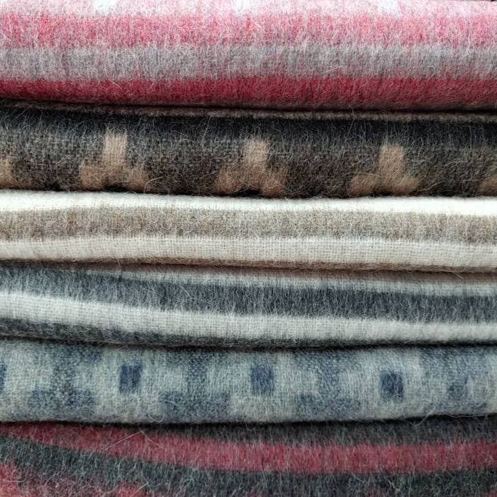 MODA LATINA - Wholesale Throw blanket - Luxury Alpaca blankets - wool blankets - peruvian blankets8