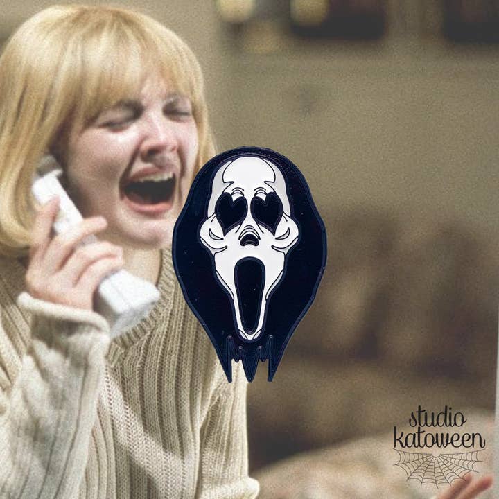 Studio Katoween - Wholesale Lapel Pin/Button - Ghostface Heart Eyes Pin1