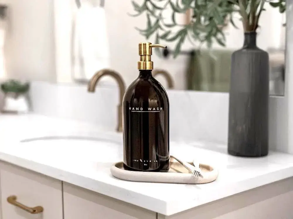 the Lave co - Wholesale Soap Dispenser - 32 oz Amber Glass "Hand Wash" Dispenser w/ Gold Pump3