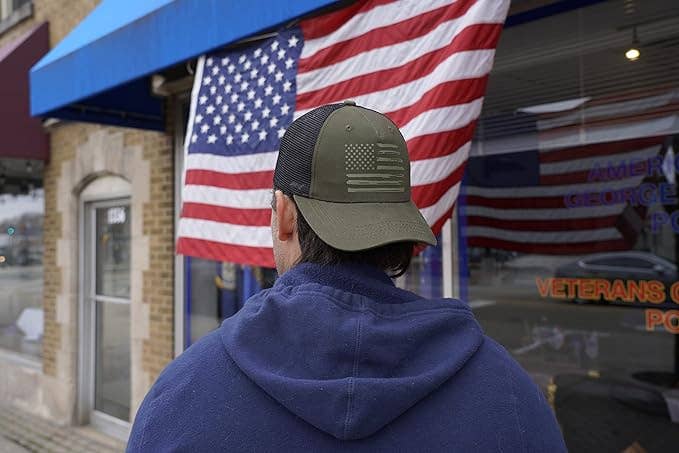 Funky Junque – Engroshandel Trucker hat - Herre – Fem Panel Trucker Hat: Malet Amerikansk Flag (Oliven/Sort)2