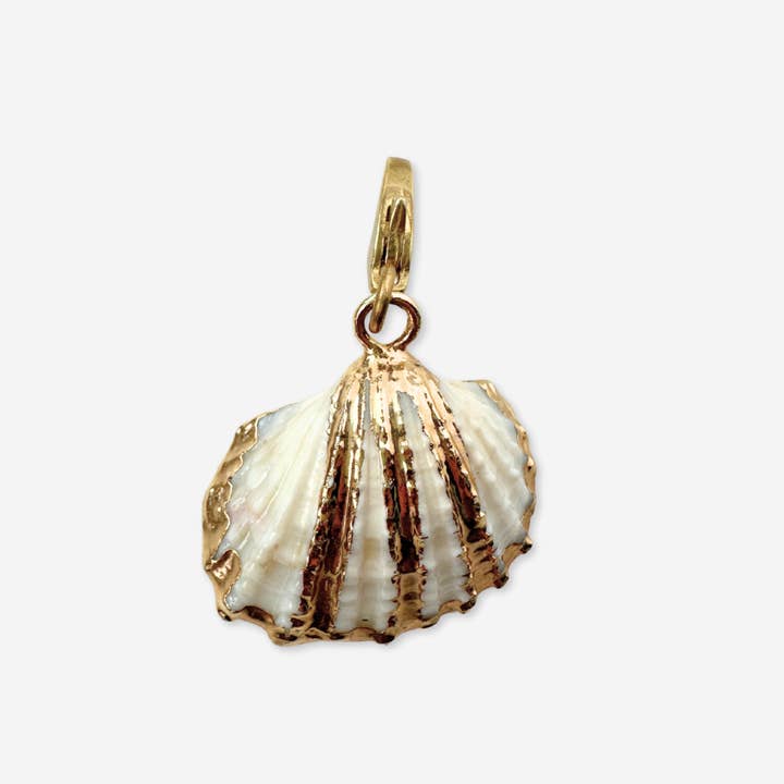 Amuleto de concha branca com detalhes dourados por atacado de Lulu’s Petals