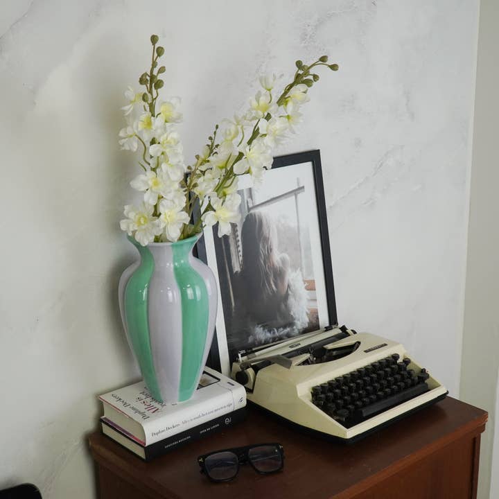 Housevitamin bv - Wholesale Vase - Flower Vase- Pleated Vase-Ceramic- Lilac/ Green- 16,5x16,5x29,5 cm1