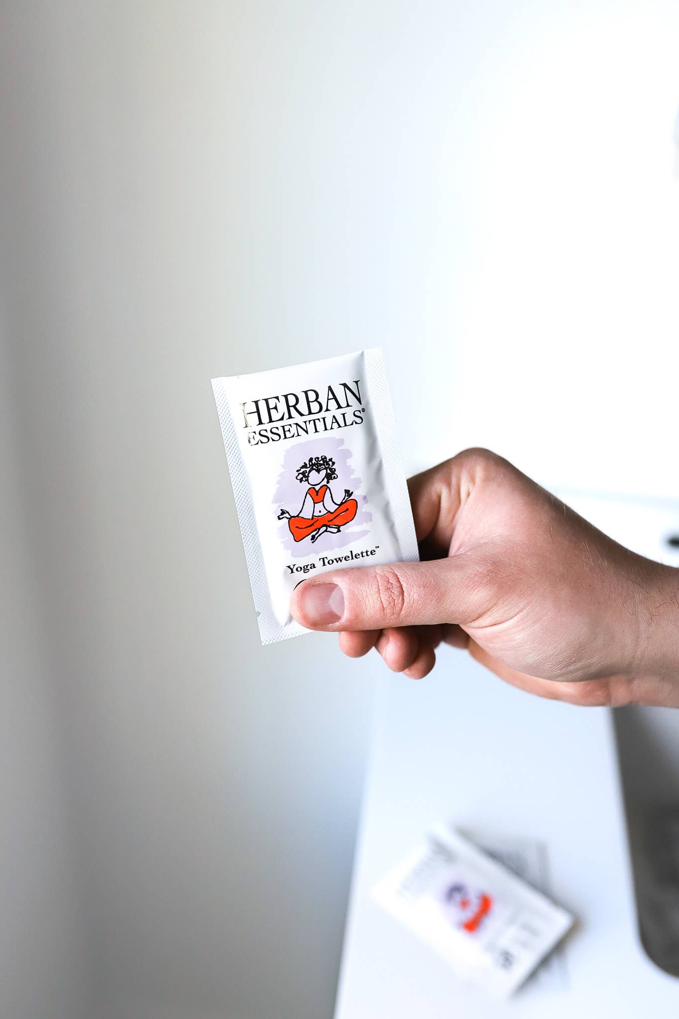 Herban Essentials - Wholesale Yoga Mat Cleaner - Yoga Towelettes - 20 Individual Essential Oil Wipes3