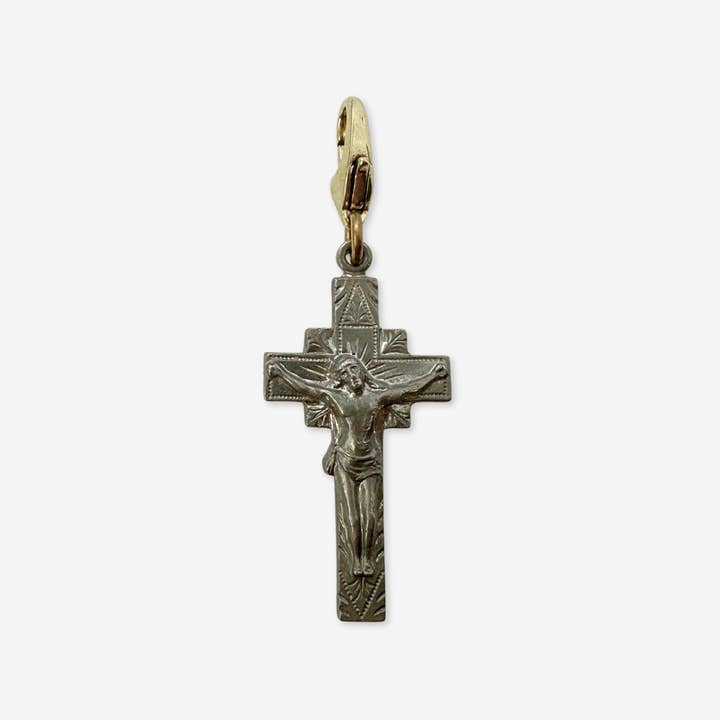 Pendentif croix crucifix détaillé en argent vieilli vintage pour la vente par Lulu’s Petals
