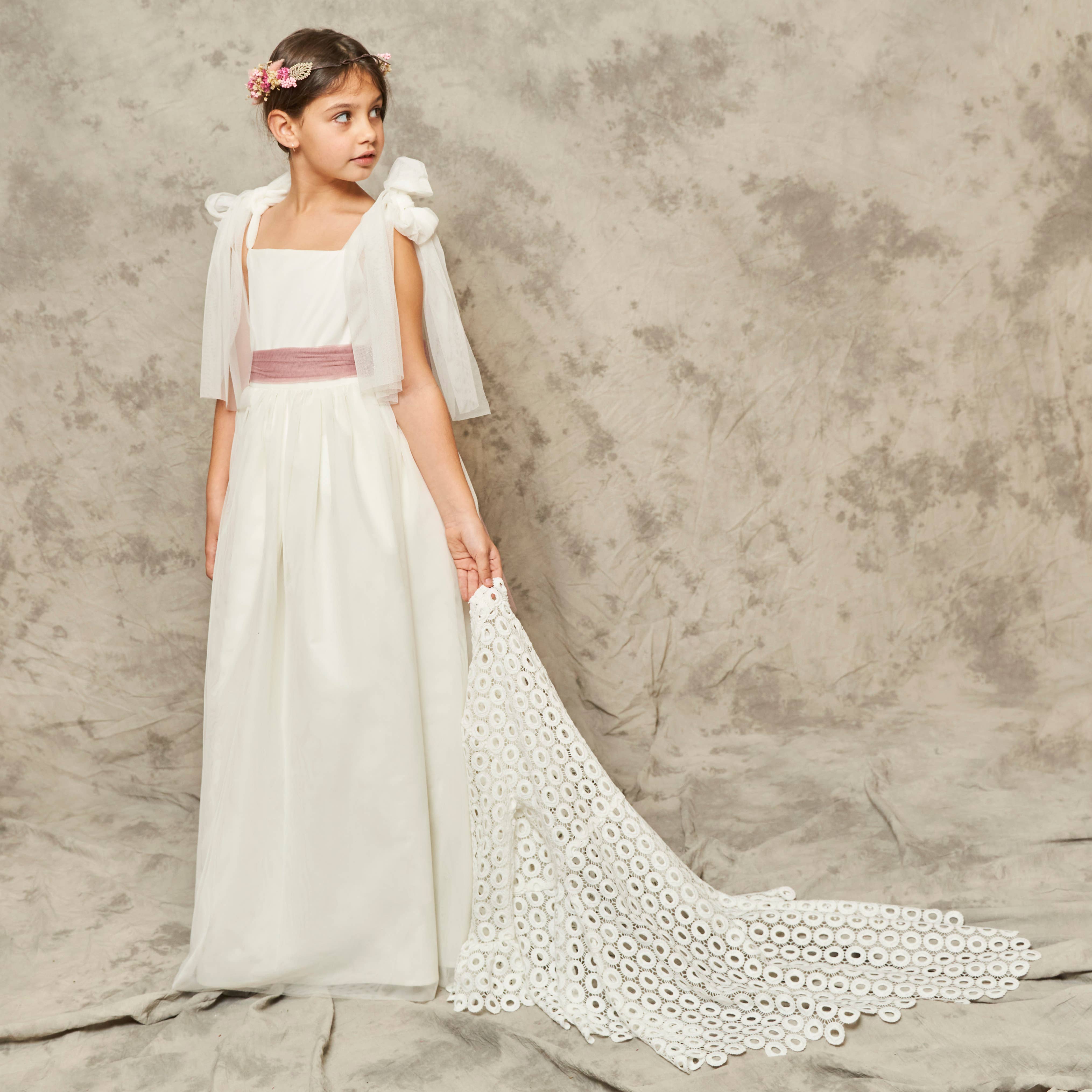 BADUM BADERO – wholesale Klänning – Barn – Kommunionsklänning i enkel och elegant enfärgad tyll i naturlig färg0