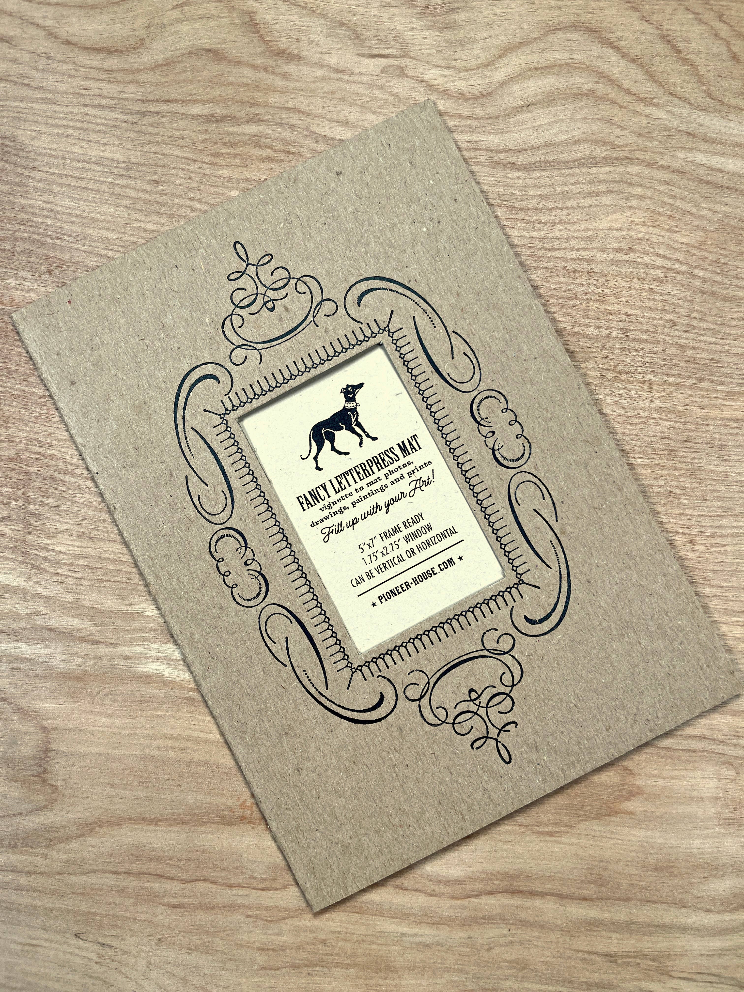 Pioneer House (formerly Yee-Haw) - Vente Cadres photos - Tapis typographique 5 « x 7" pour photos et œuvres d'art, 3 couleurs0