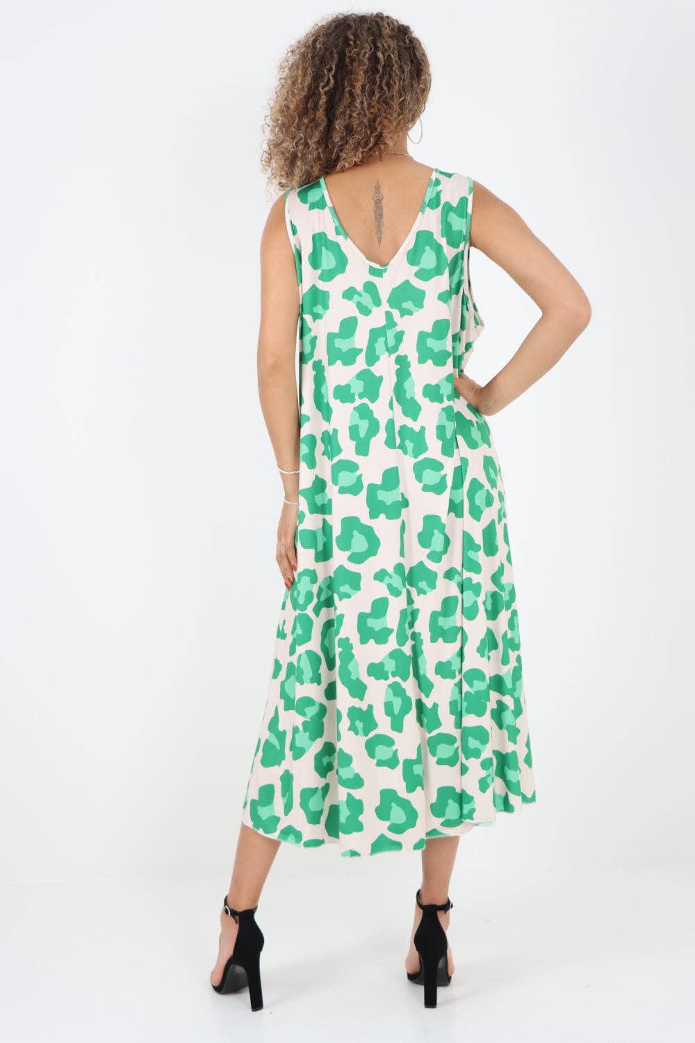 Miss Bold - Vendita all'ingrosso Vestito - Donna - Abito longuette senza maniche con stampa animalier italiana7