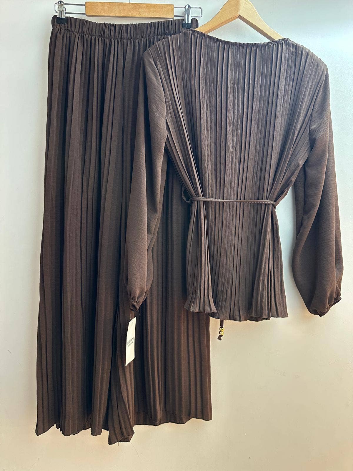 LORIANE - Vendita all'ingrosso Completo top e pantaloni (NON loungewear) - Donna - 7339E Completo plissettato tinta unita con top e pantaloni7