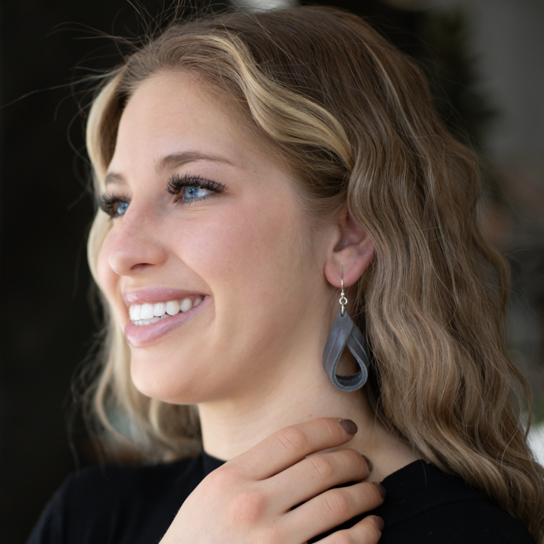 Range Leather Co. - Vente Boucles d'oreilles pendantes - Créoles doubles en cuir pleine fleur fabriquées à la main7