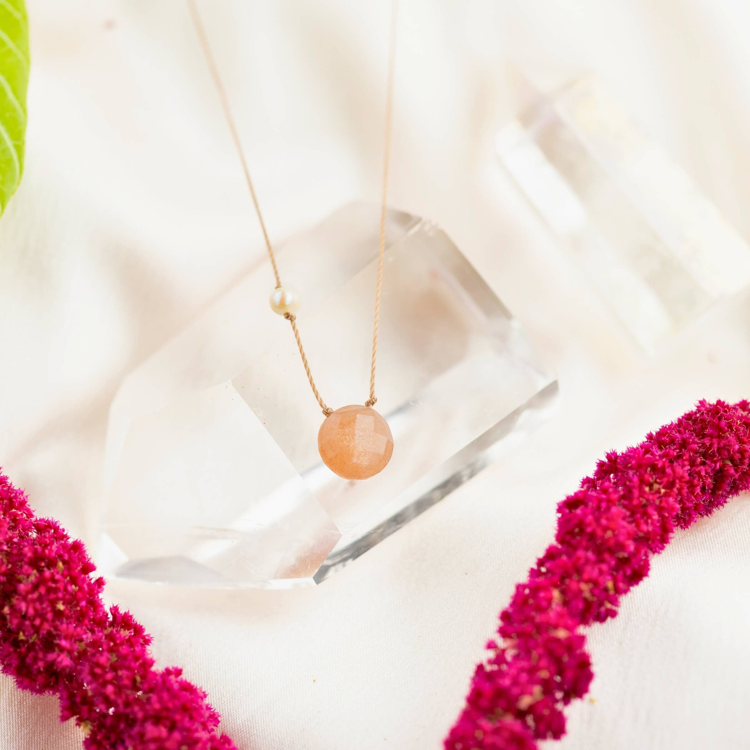 SoulKu – Colar pingente/pendente por atacado – Colar Deusa de Pedra da Lua Pêssego e Pérola para Você é Preciosa2