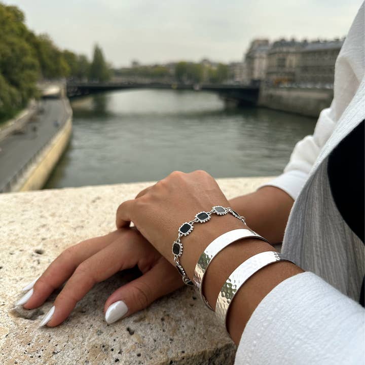 Silberfarbenes Perlenarmband, Geschmiedeter Armreif, silberne Manschette und andere Ergebnisse für geschmiedete ringe im Großhandel. Kostenlose Rücksendungen und 60-Tage-Zahlungsziel auf Faire im Trend auf Faire.