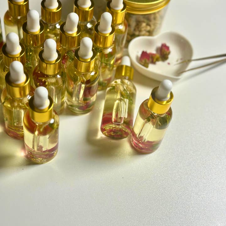 Wow Just Wow Candle Co - Wholesale Bath/body oil - All-Natural Body Oil – Nut Oil Free with 24K Gold Flakes1