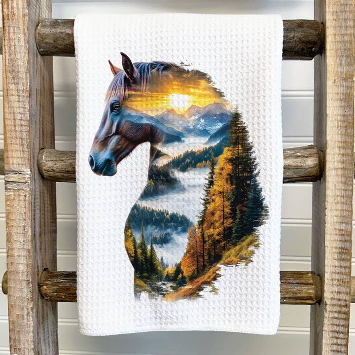 Torchon Paysage de Chevaux Sauvages | Cuisine Nature Occidentale pour la vente par This Joyful Home