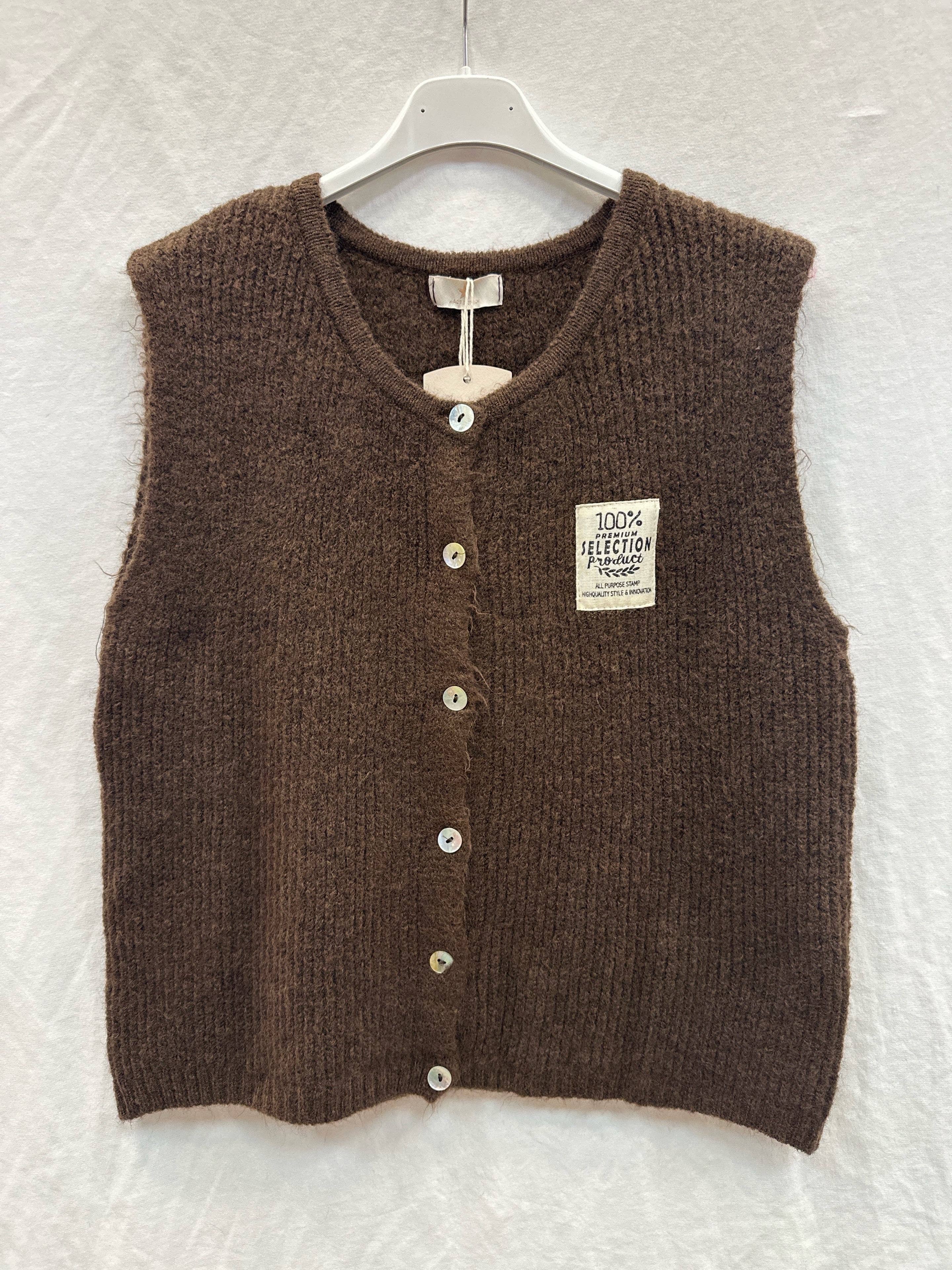 Mimi & Gogo - Wholesale Outerwear Vest - Women's - Knit vest with patch @35577_GiEcussonMaille13