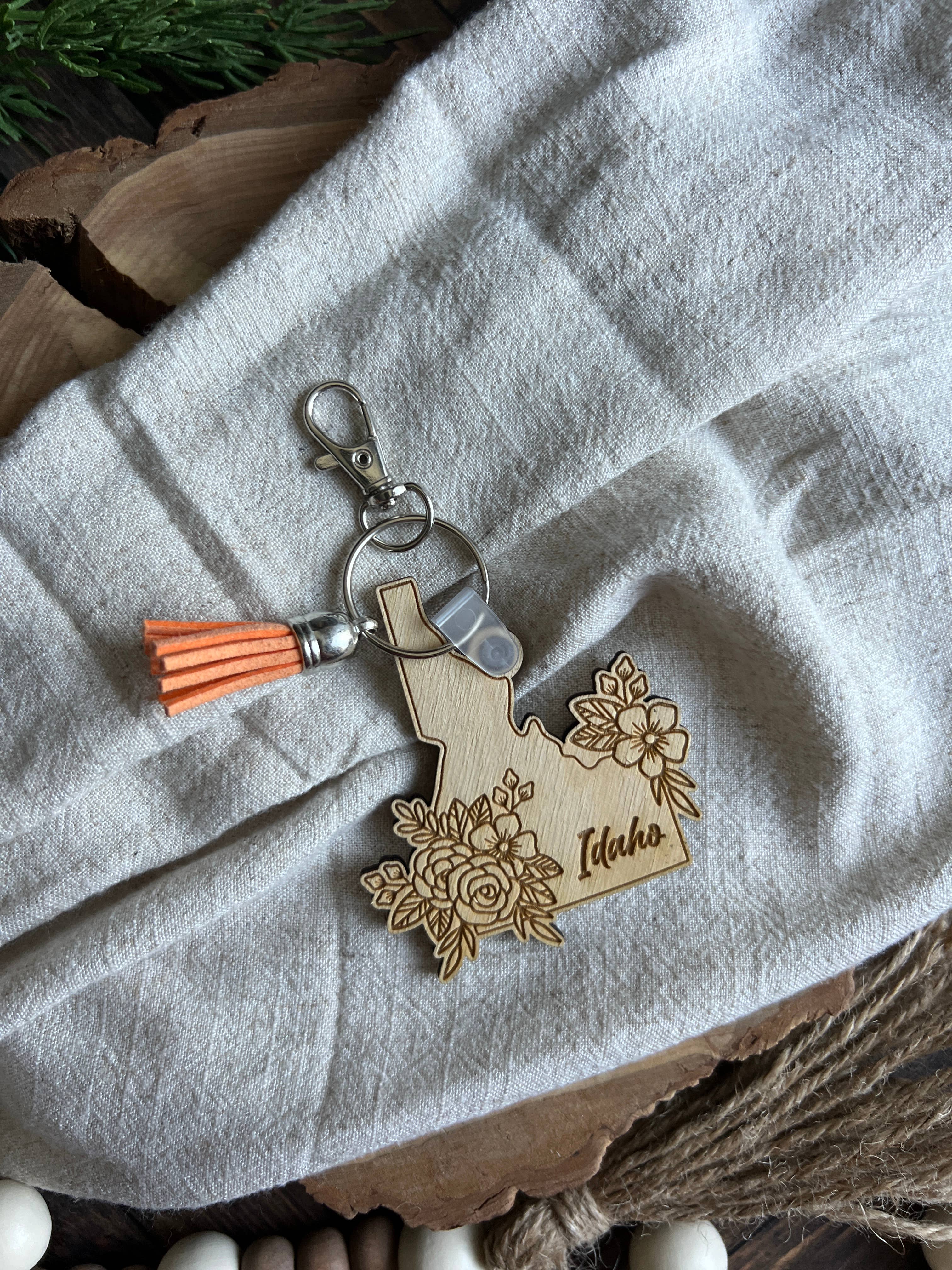 Chamness' Crafty Corner - Wholesale Keychain - Unisex - Floral State Wooden Keychains2