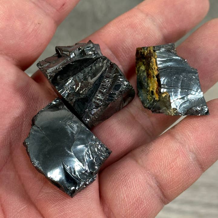 Keystone Crystals - Vente Pierre et cristal de spiritualité - Lot en gros de pierres brutes d’élite Shungite – 100 grammes