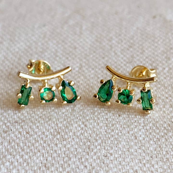 Boucles d'oreilles à tige à 3 formes en or 18 carats avec émeraude et zircone cubique pour la vente par GoldFi