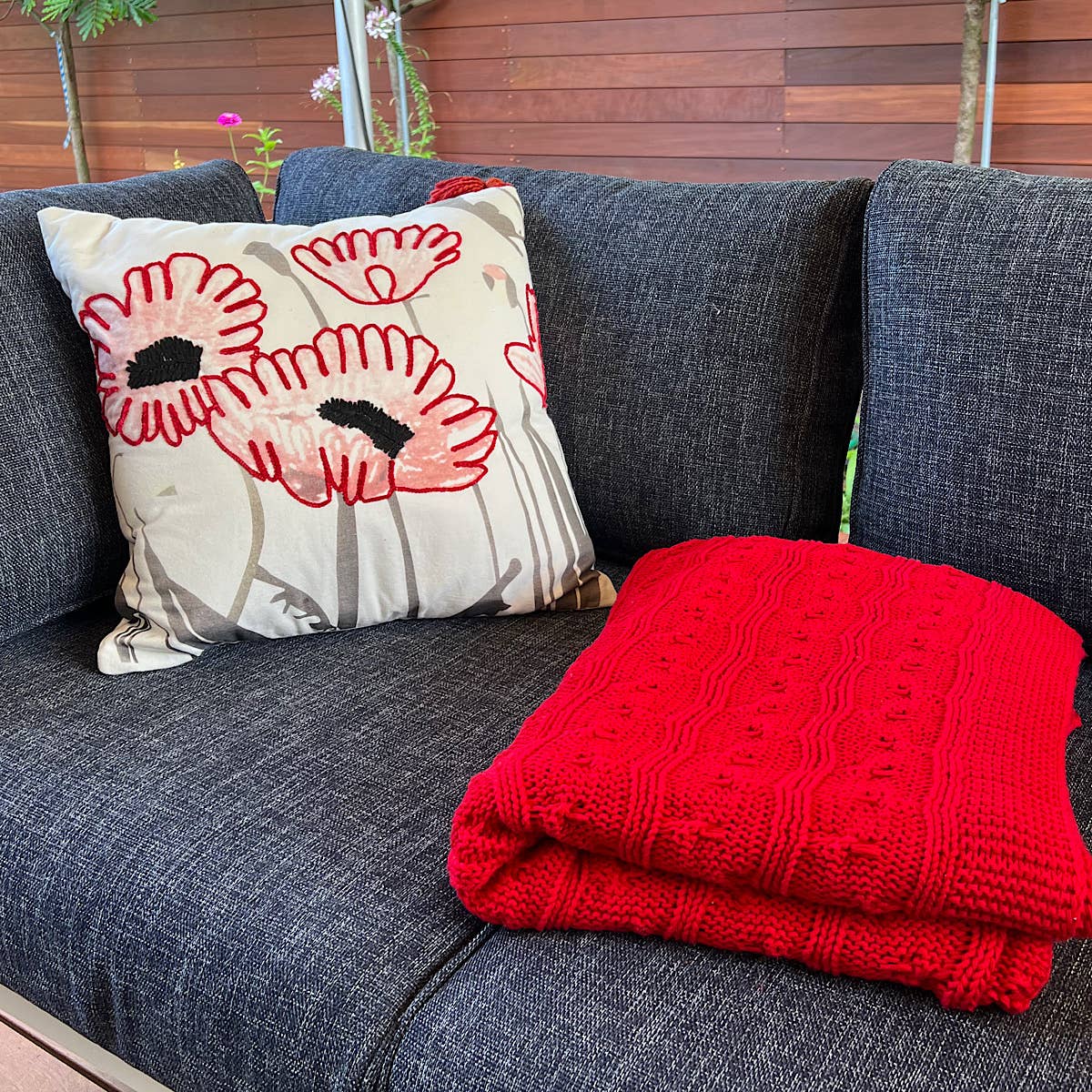 Drew Derose Design - Wholesale Throw Blanket - Cable Knit Red Throw Blanket – Cozy Farmhouse Décor
3