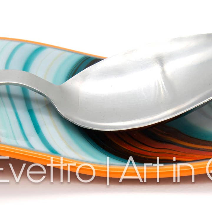 Evettro | Art in Glass - Wholesale Lepelsteun - Mid-Mod-collectie: gewervelde oranje en groenblauwe glazen lepelsteun