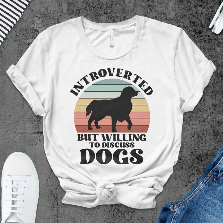 T-shirt introverti prêt à parler de chiens, vintage rétro, amusant, unisexe, cadeau pour propriétaire de chien pour la vente par FreakyTeeFactory