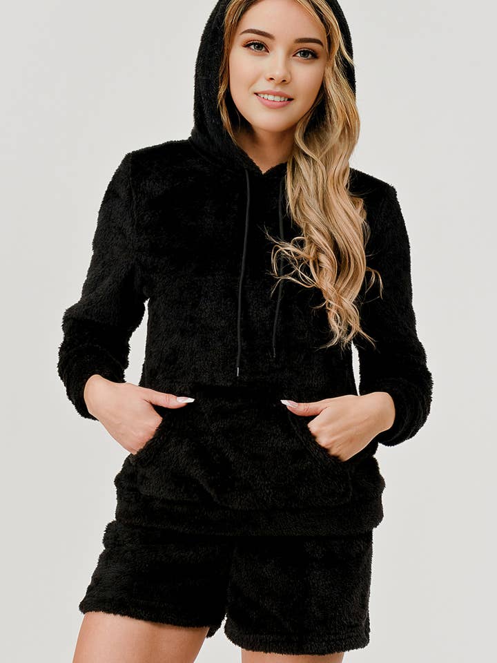 Conjunto de 2 piezas de sudadera con capucha y pantalones cortos de felpa sintética para mujer para venta al por mayor de REDFINCH APPAREL INC